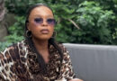 ULusanda Mbane uthembisa obengumsizi wakhe ibhadi